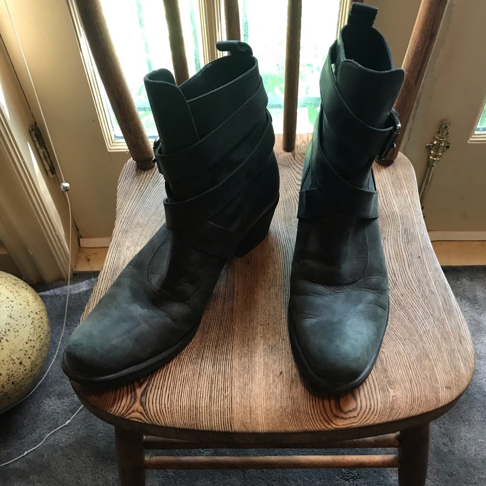 Cole Haan g series leather boots size 9